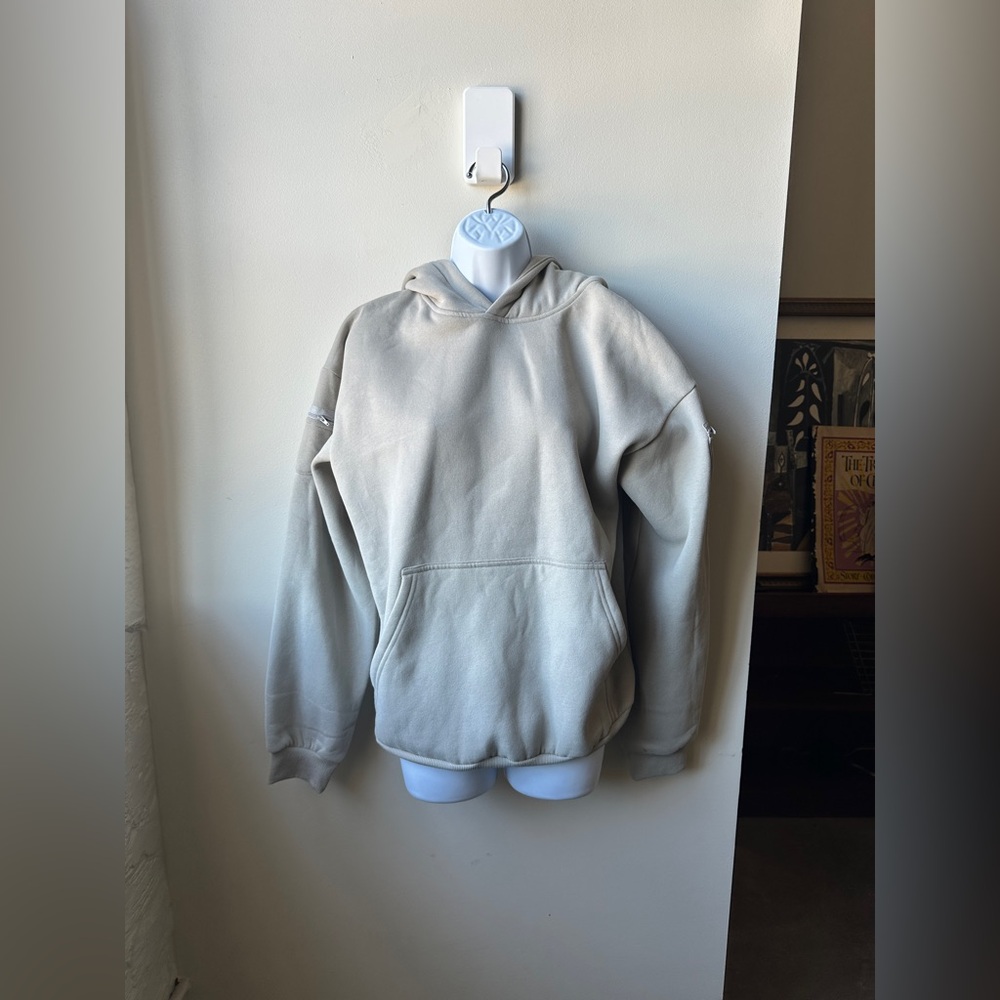 Comfrt Travel Essentials Hoodie in Stone Size Small NWOT